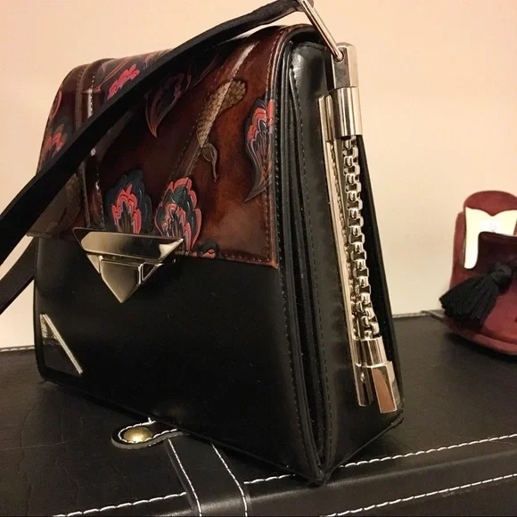 Alexander Women Made in Italy Leather Handbag - Picture 4 of 6